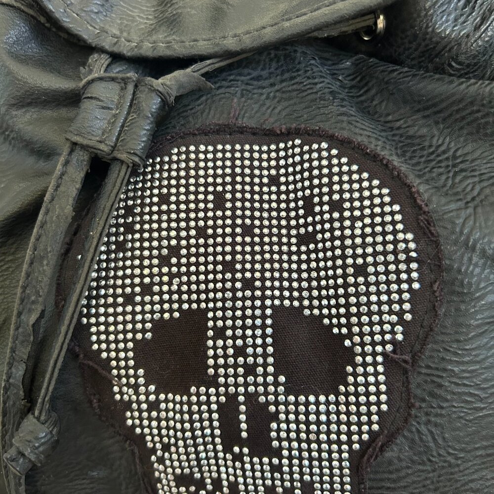 Backpack - Picture 2 of 6